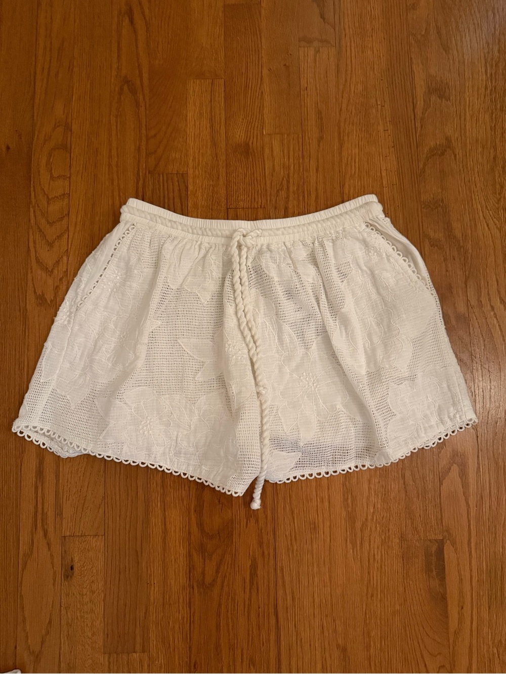 FARM Rio White Crochet Flower Lace Drawstring Shorts - Picture 2 of 8